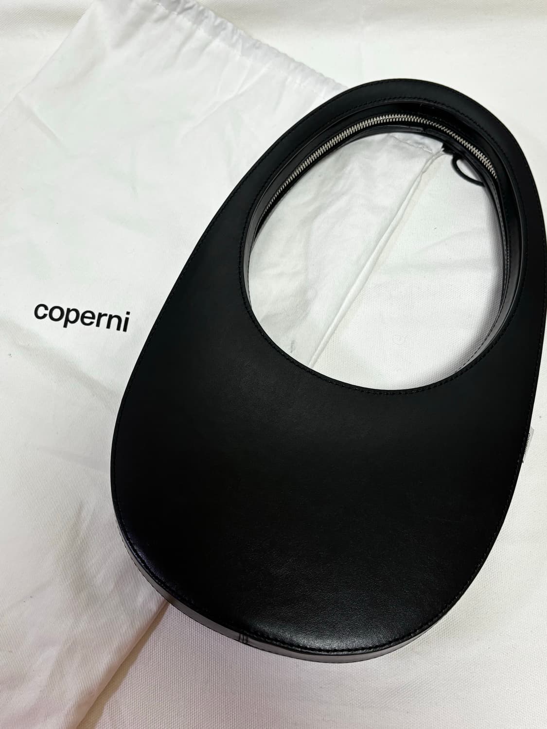 코페르니 스와이프백 블랙 (미니X) 상품이미지2