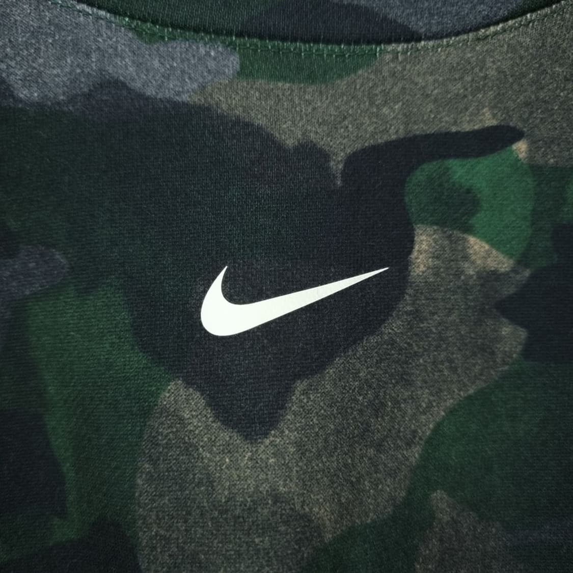 [나이키] 스우시 프린팅 카모 패턴 크롭 맨투맨 M19405 상품이미지6