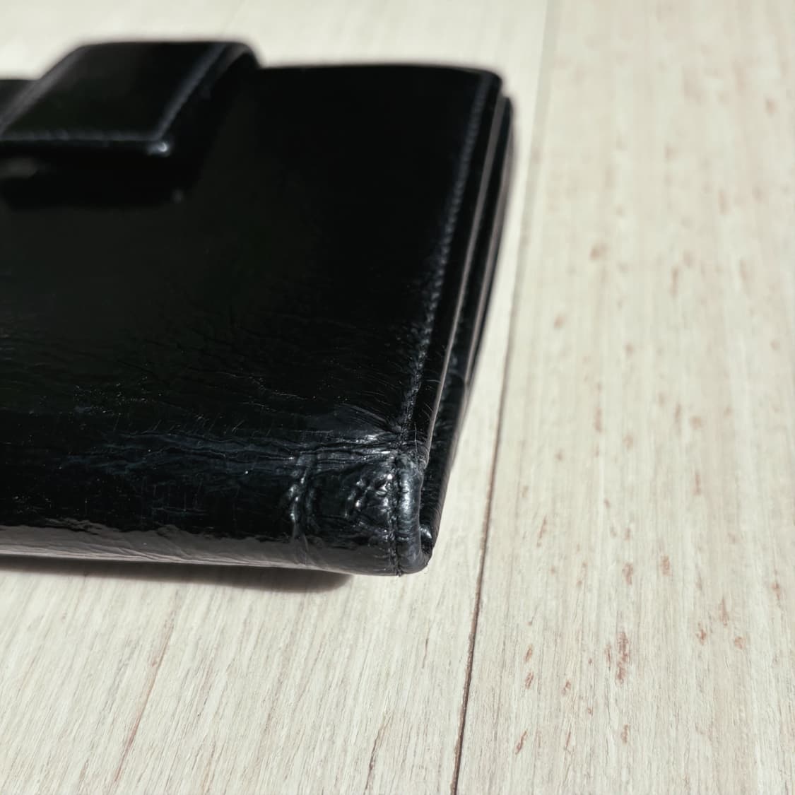 입생로랑 빈티지 블랙 에나멜 반지갑 상품이미지6