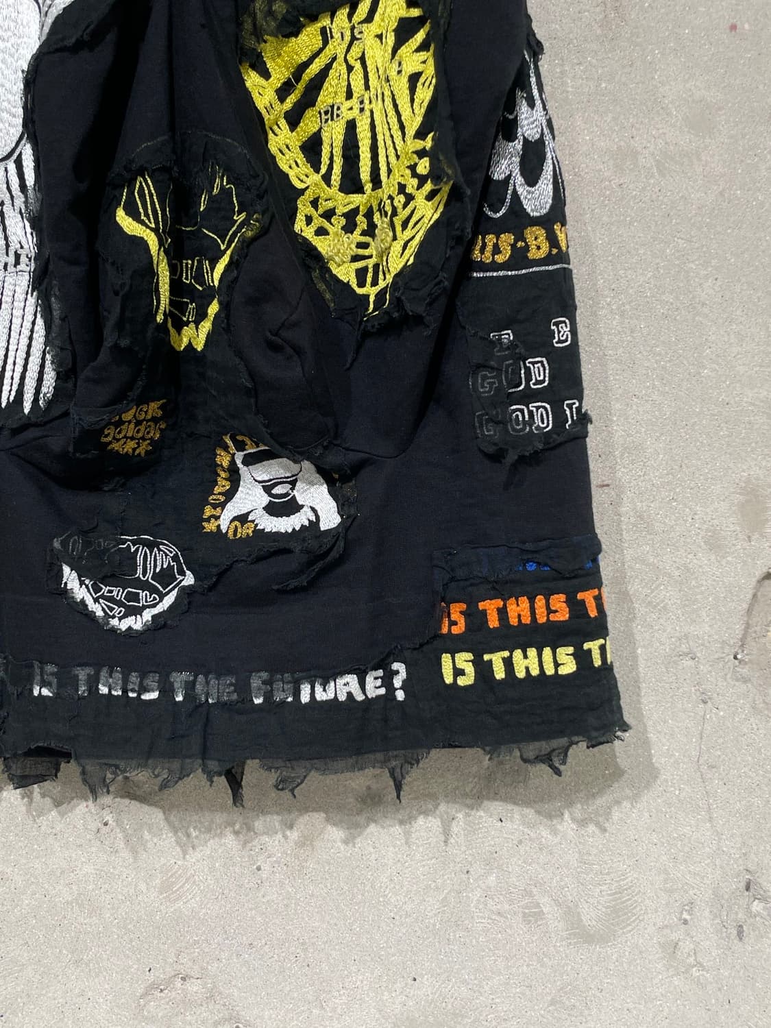 버나드 윌헴 블랙 미스 키티+E 패치 밴딩 미디스커트 상품이미지5