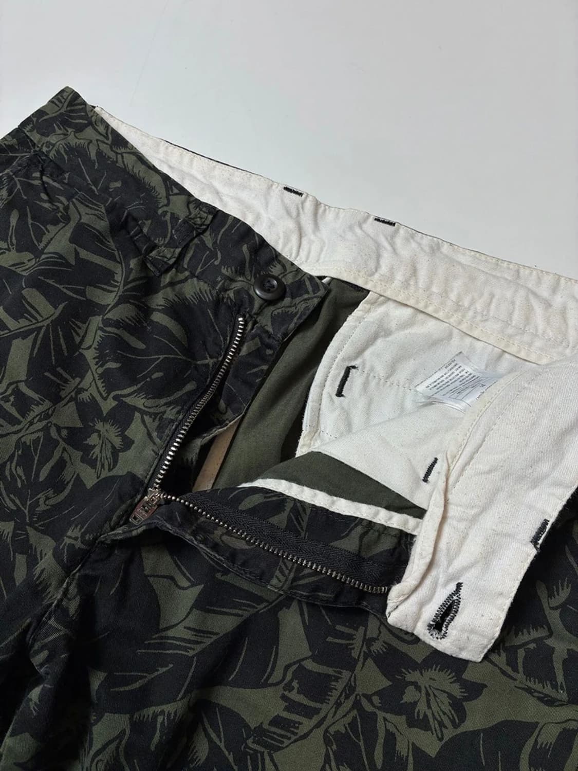 칼하트 WIP 존슨 로터스 프린트 쇼츠 PN8708 상품이미지3