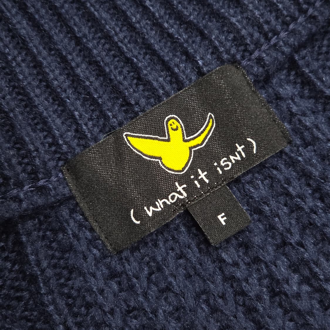 와릿이즌 네이비 크롭 꽈배기 니트집업 상품이미지7