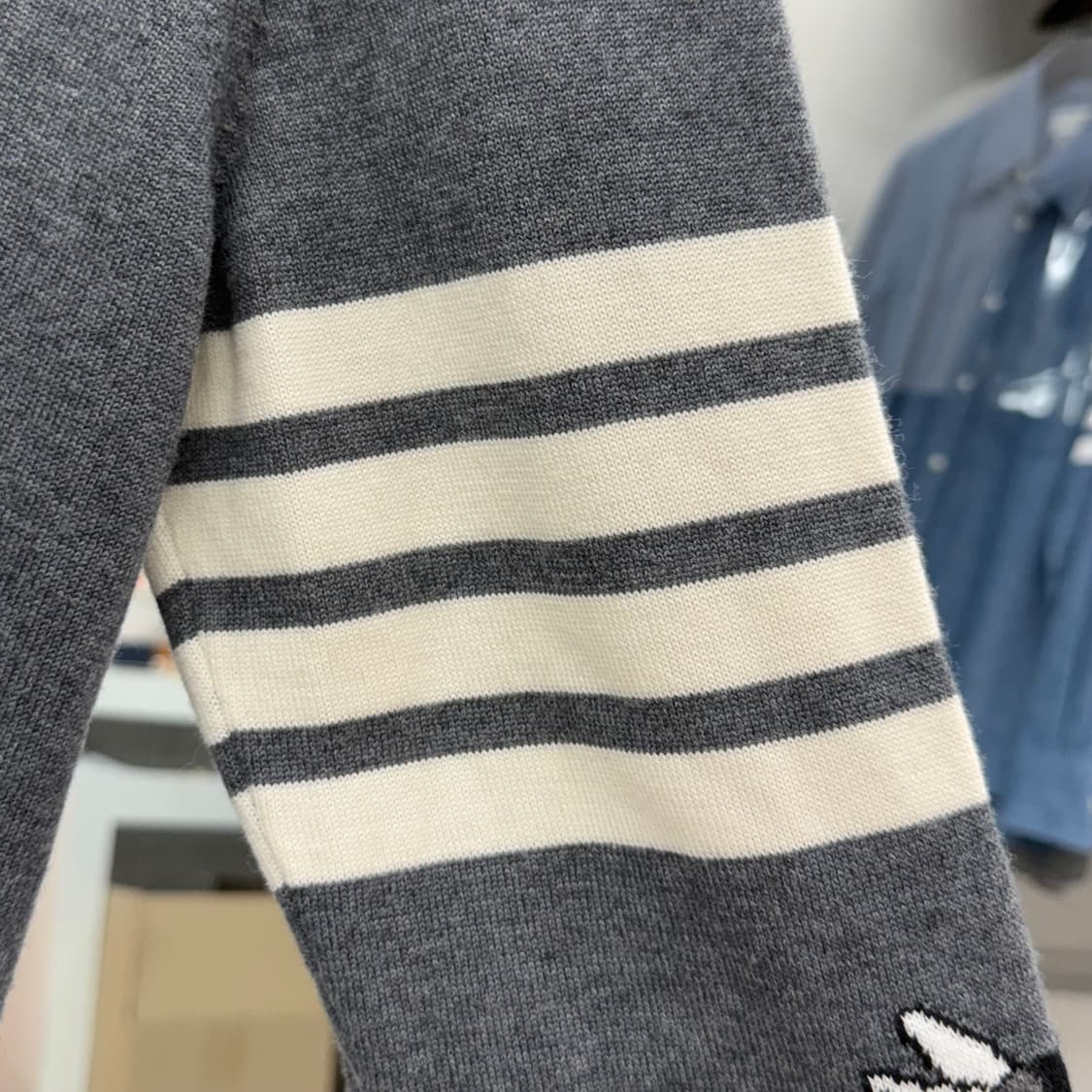 [3] 톰브라운 사선완장 버드앤비 가디건 상품이미지3