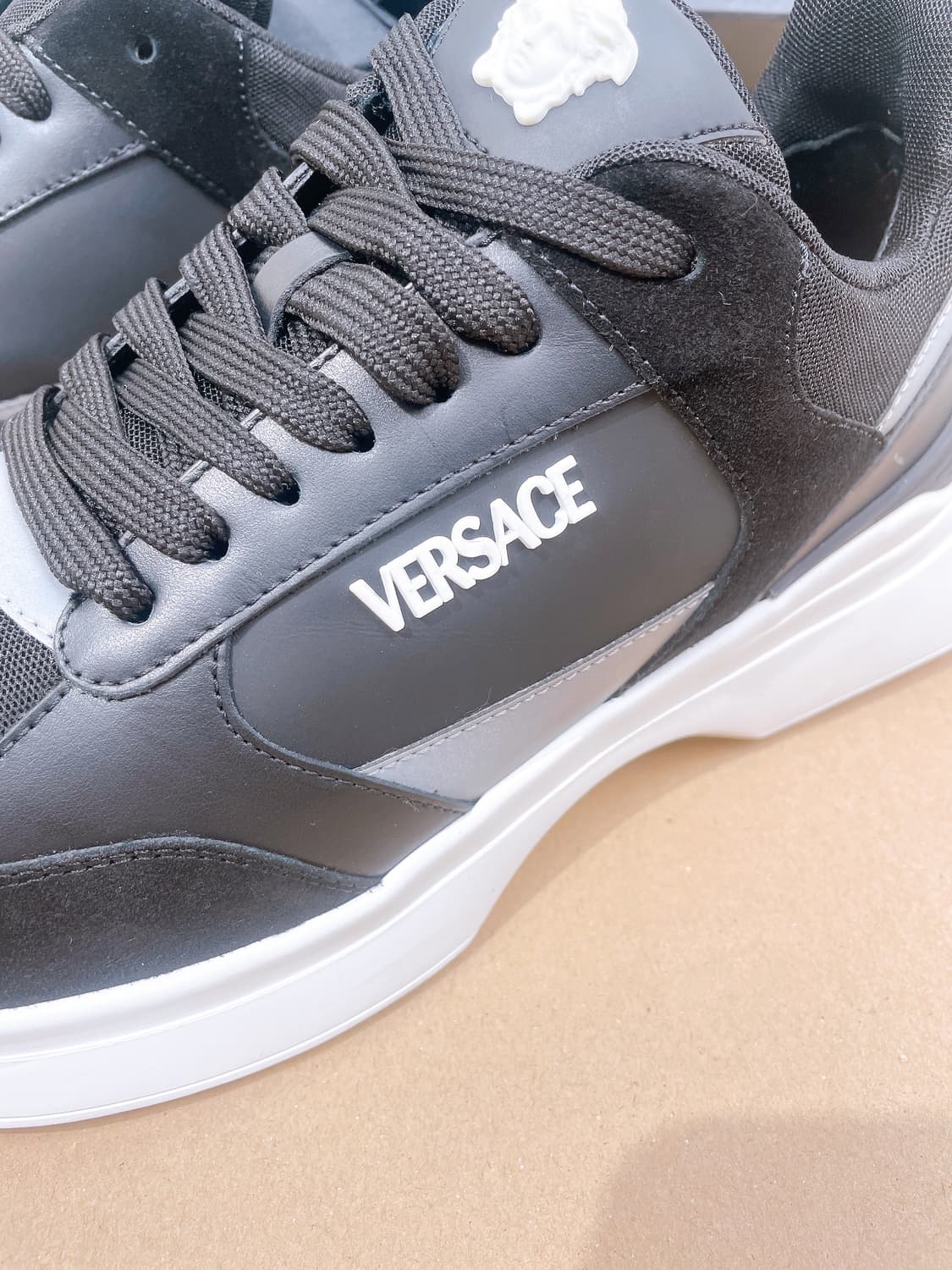 (정품/새상품) 베르사체 남성 블랙 화이트 메두사 스니커즈 상품이미지2