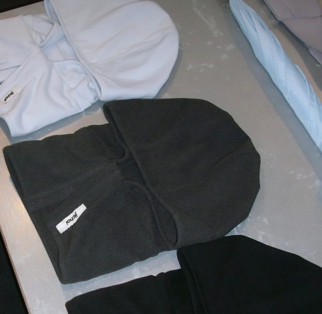 지초이 aw25 바라클라바 챠콜 상품이미지1