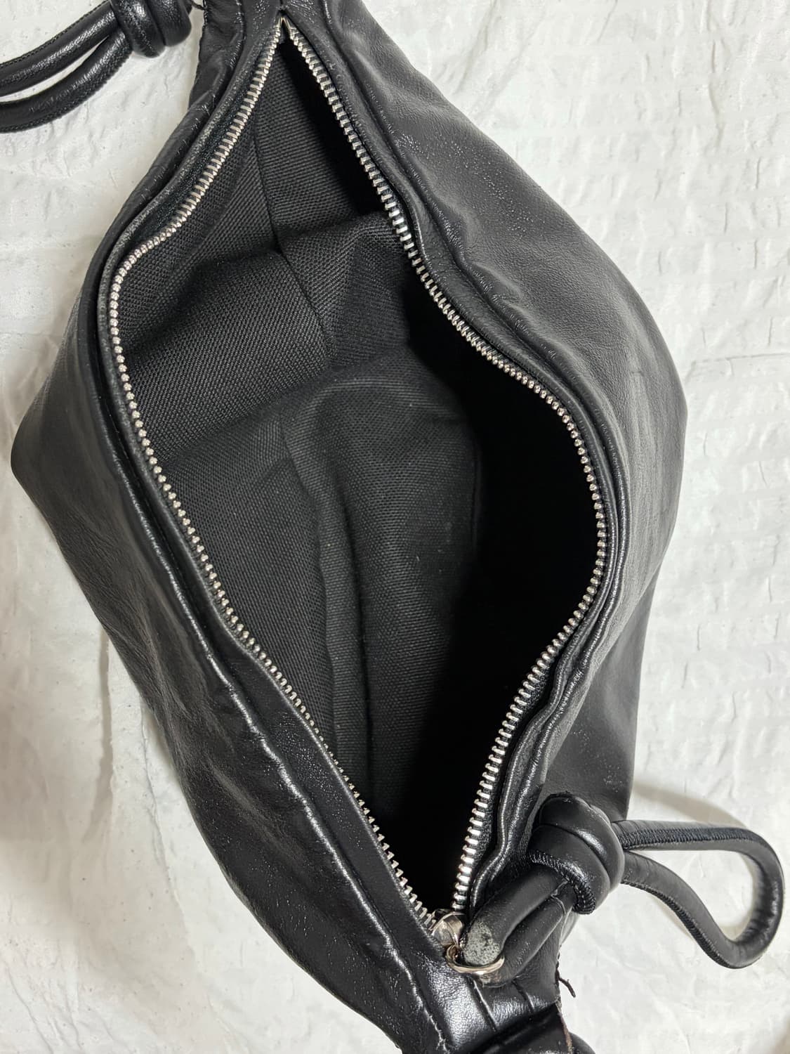 드리스 반 노튼 레더 크로스바디 백 블랙 상품이미지3