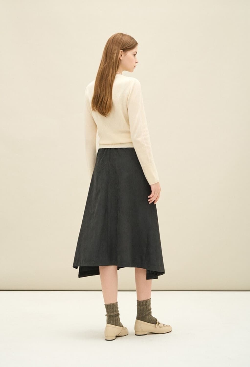 한섬 SJSJ 2023 턱 슬릿 플레어 스커트 64-94사이즈 상품이미지1