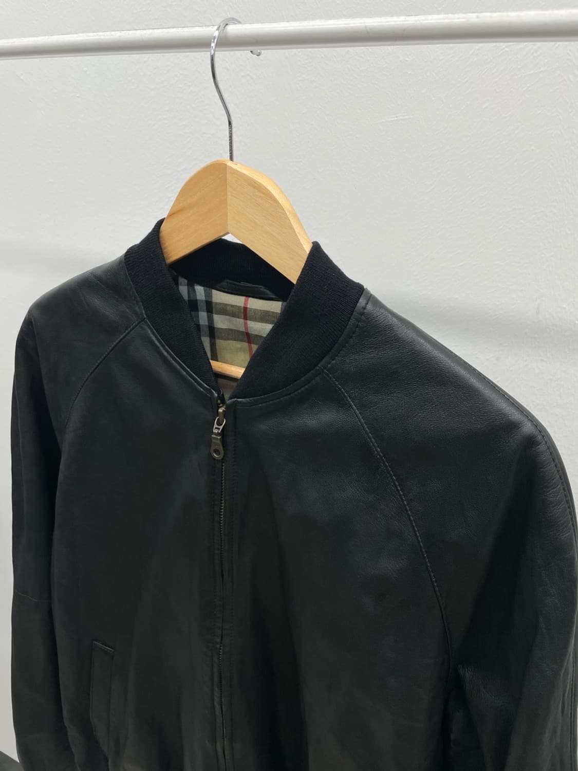 105) 버버리 레더 블루종 상품이미지2