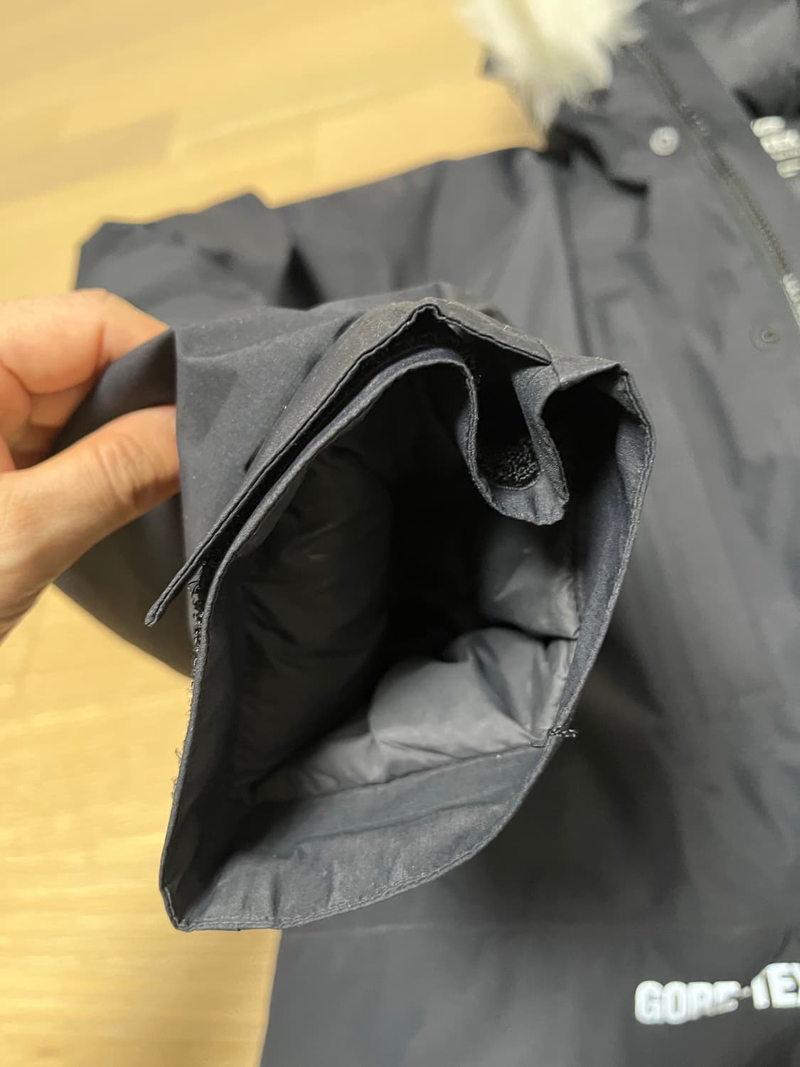 팔라스 Fw22 고어텍스 덕다운 파카 상품이미지5