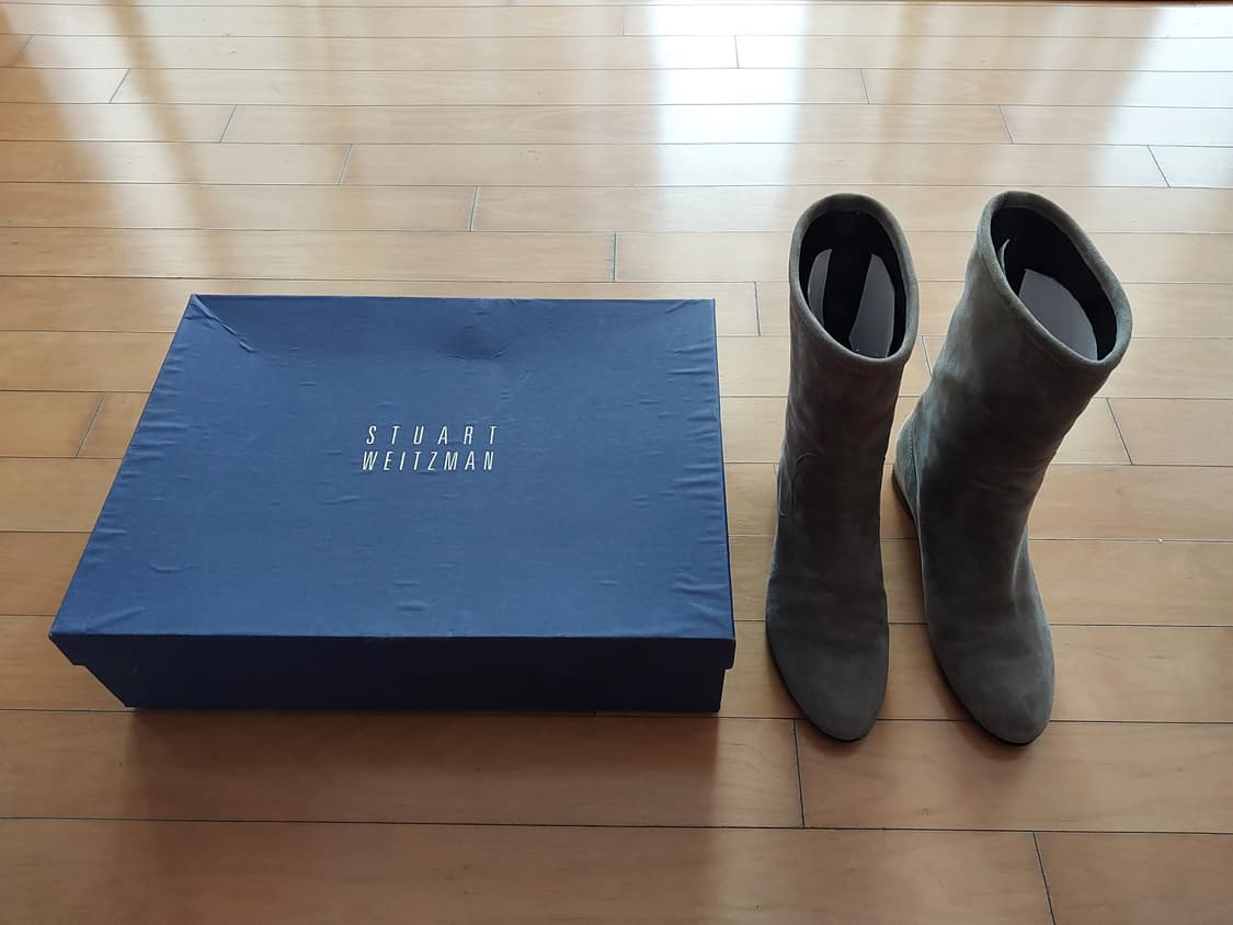 스튜어트 와이츠먼 스웨이드부츠 회색 상품이미지1