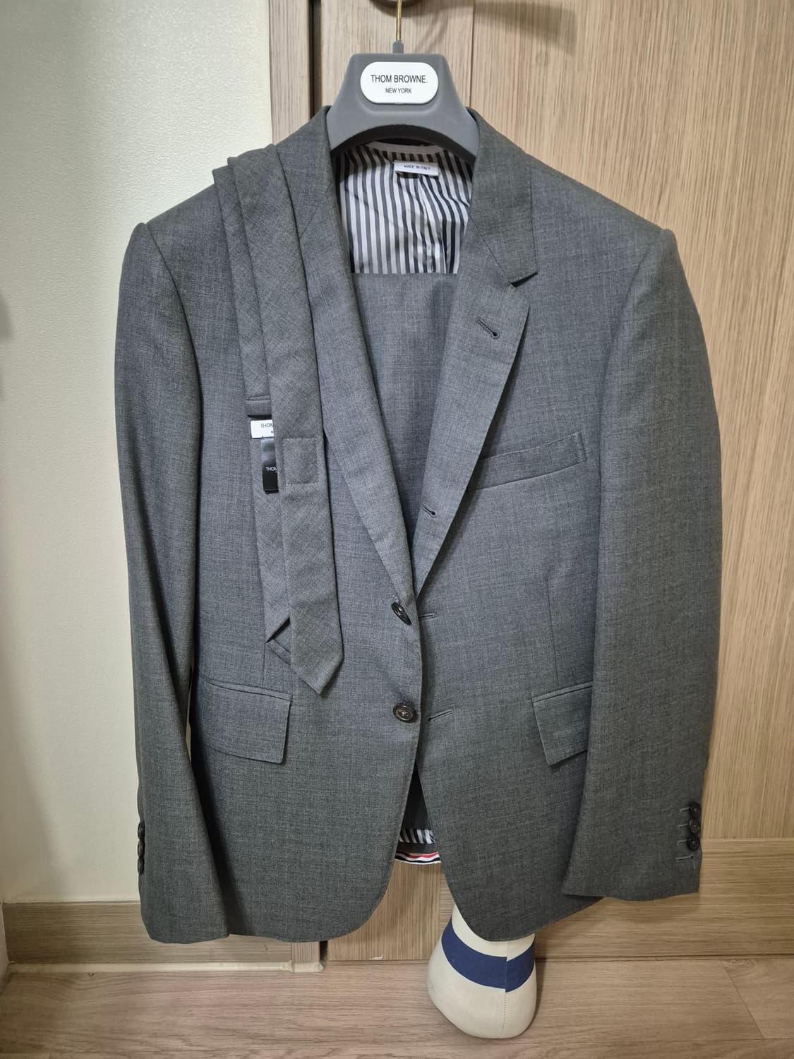 톰브라운 미드그레이 수트셋업 상품이미지1