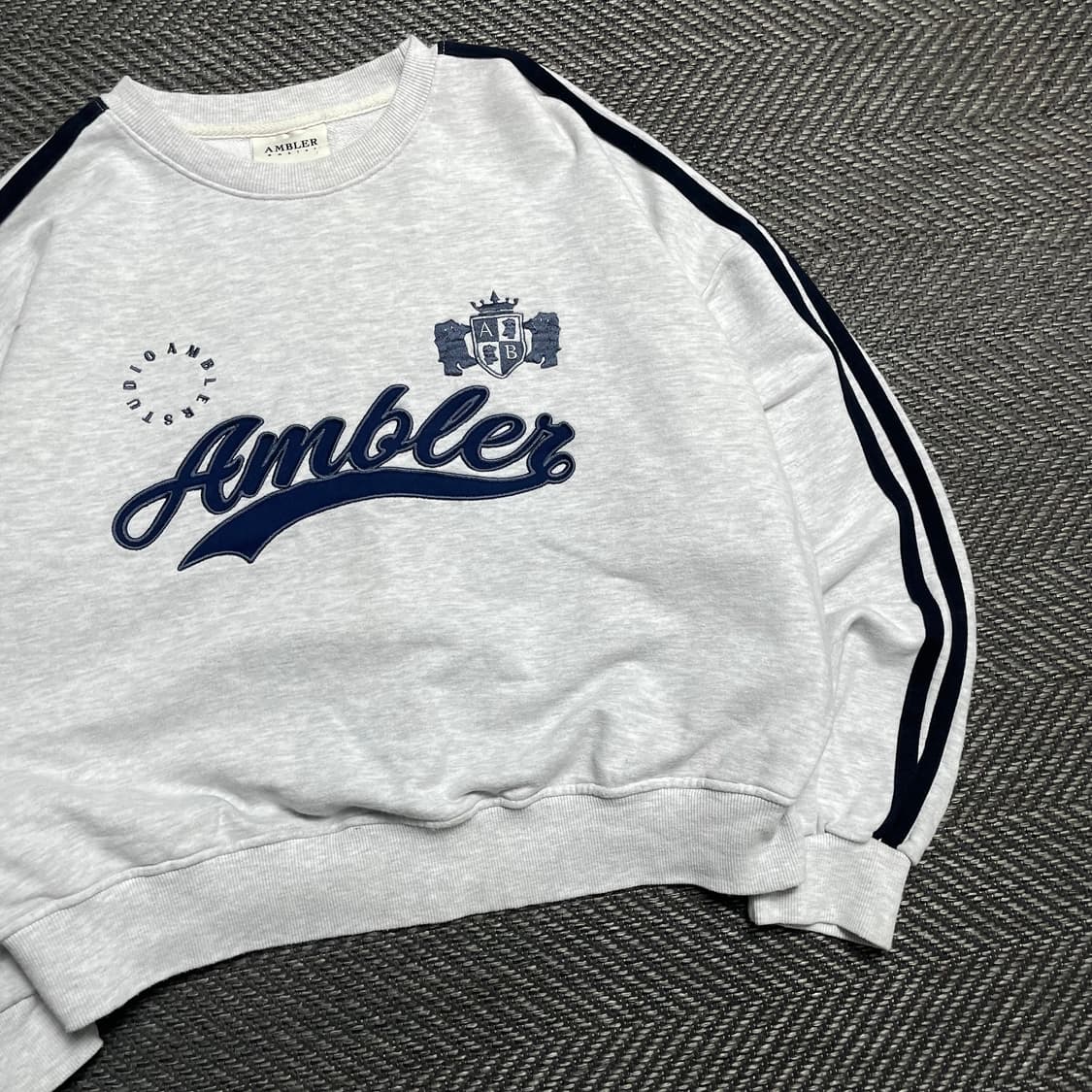 엠블러 빅로고 크롭 스웻 맨투맨 그레이o 5292 상품이미지2