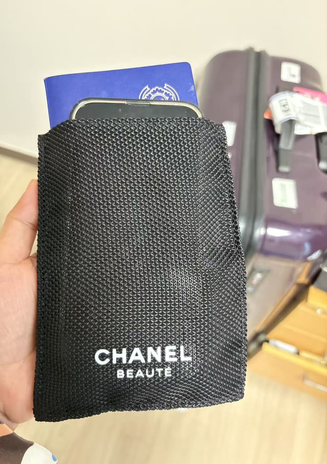 샤넬 뷰티 여권 크로스 파우치 상품이미지3