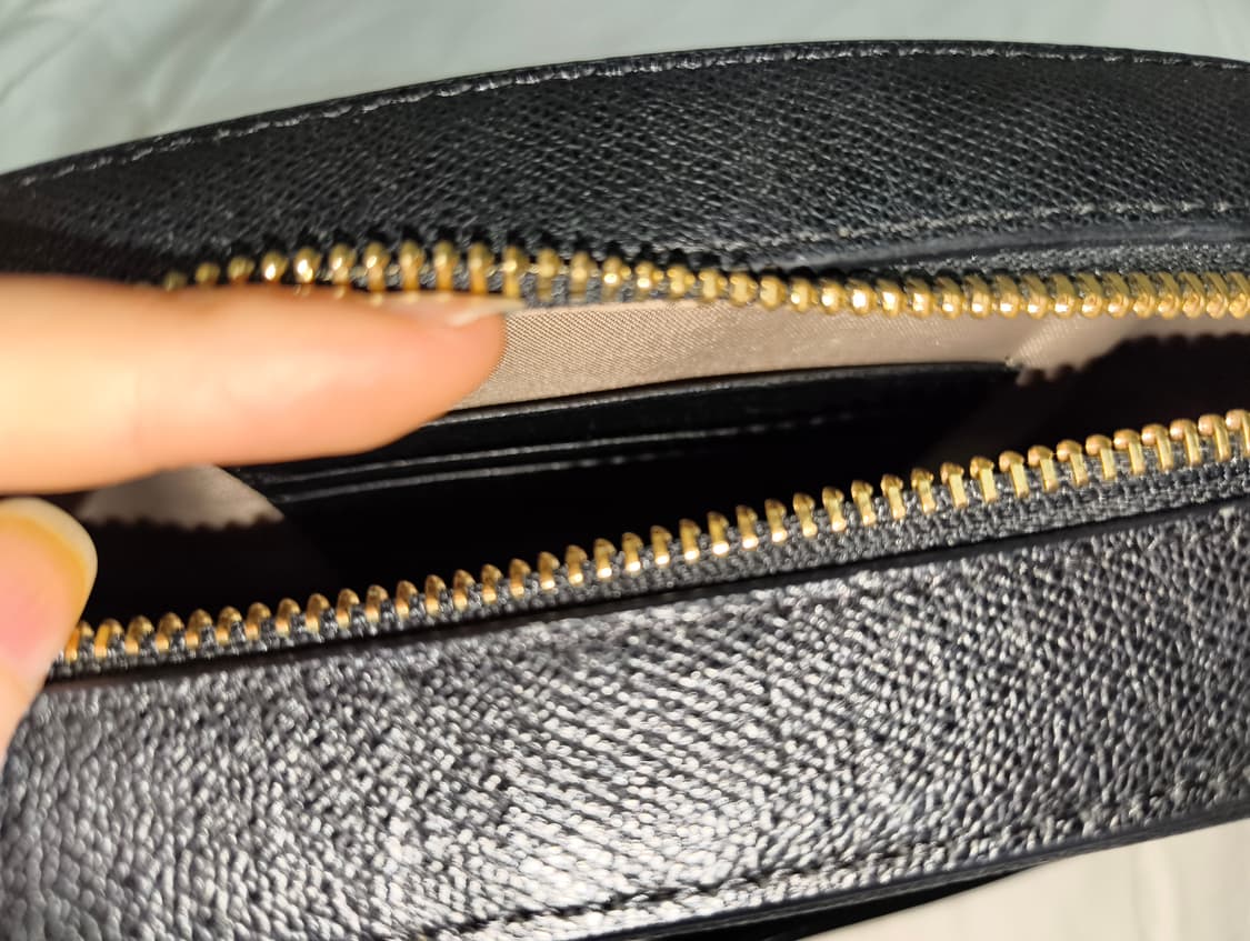 해지스 hazzys 블랙 가죽 큐빅 퍼피 카메라백 크로스백 상품이미지5