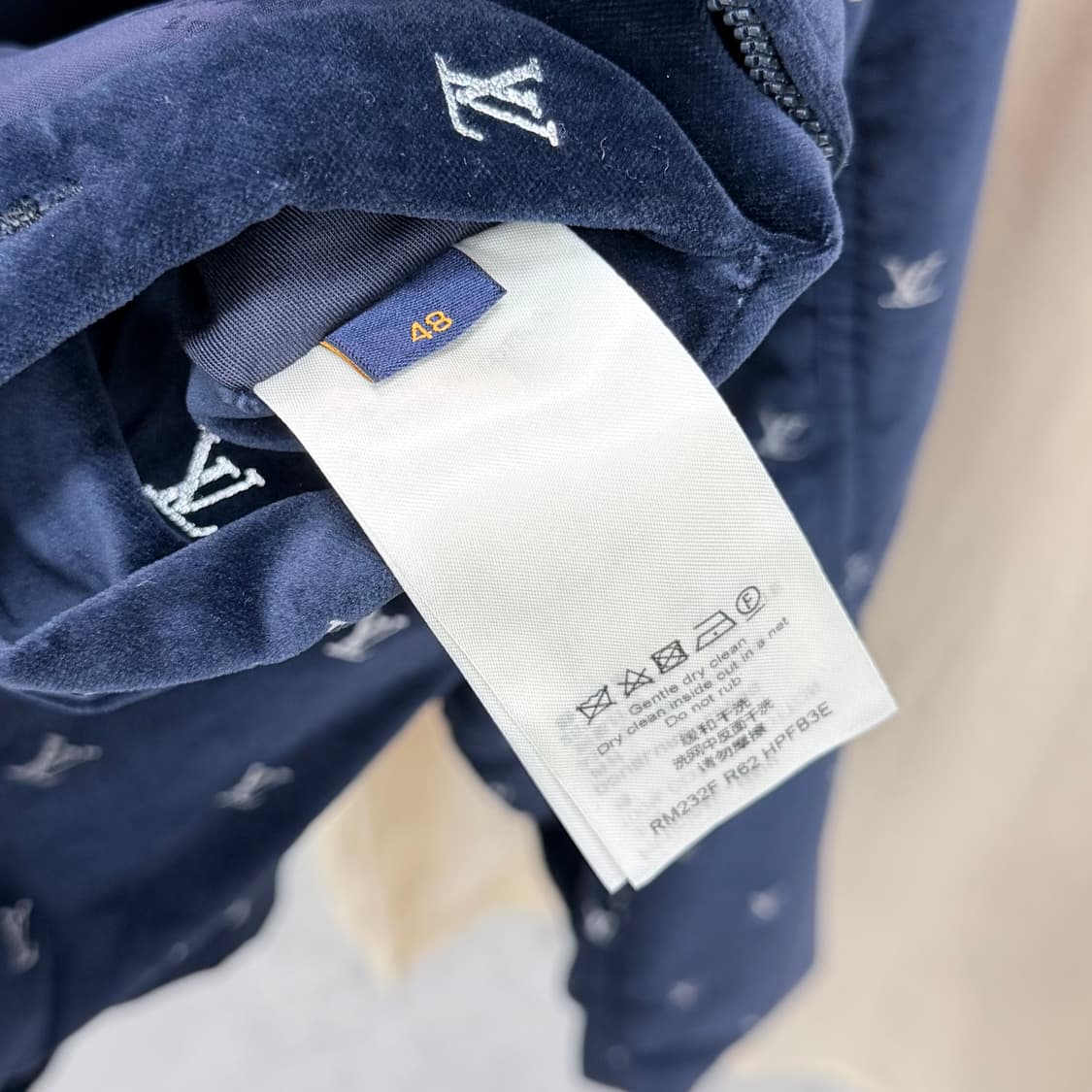 [S+급/48] 루이비통 LV 벨벳 이브닝 모노그램 블루종 자켓 상품이미지7