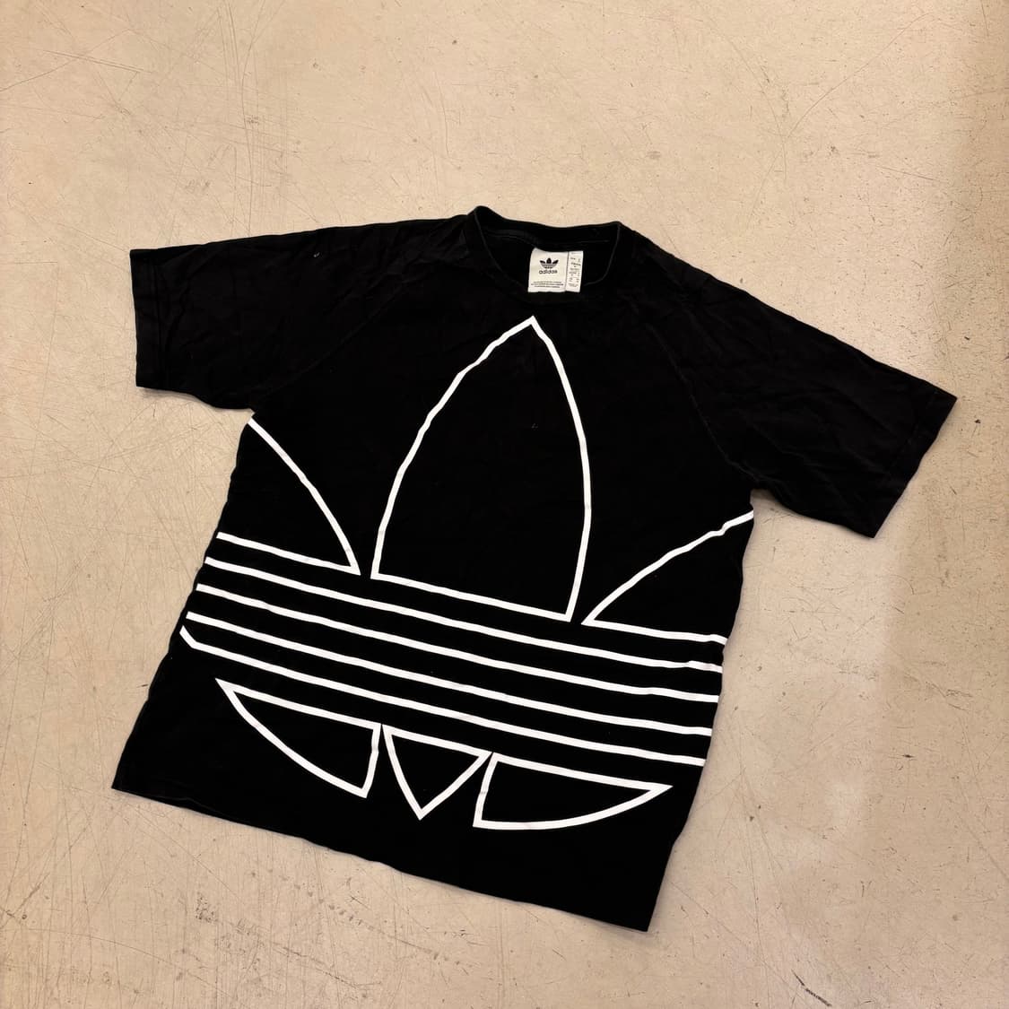 아디다스 빅트레포일 반팔티 상품이미지1