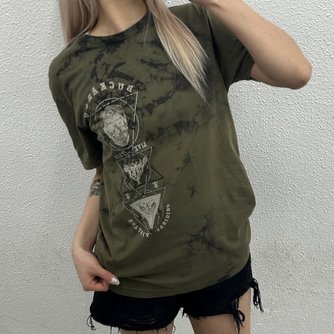 버커루 y2k 락시크맛 나염 카키 반팔 M 상품이미지1