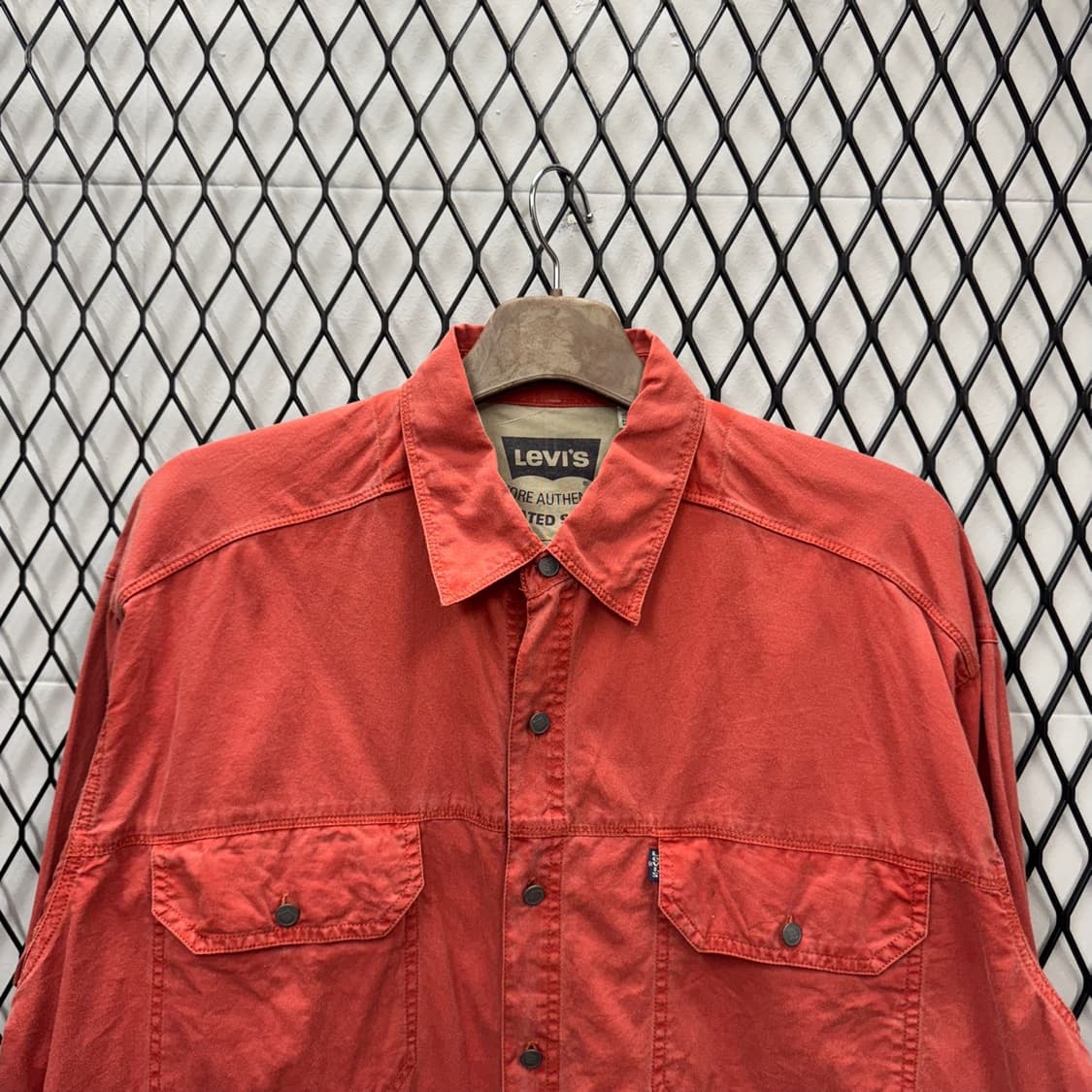 리바이스 긴팔 셔츠 블랙 택 투포켓 디테일 루즈핏 오렌지 상품이미지3