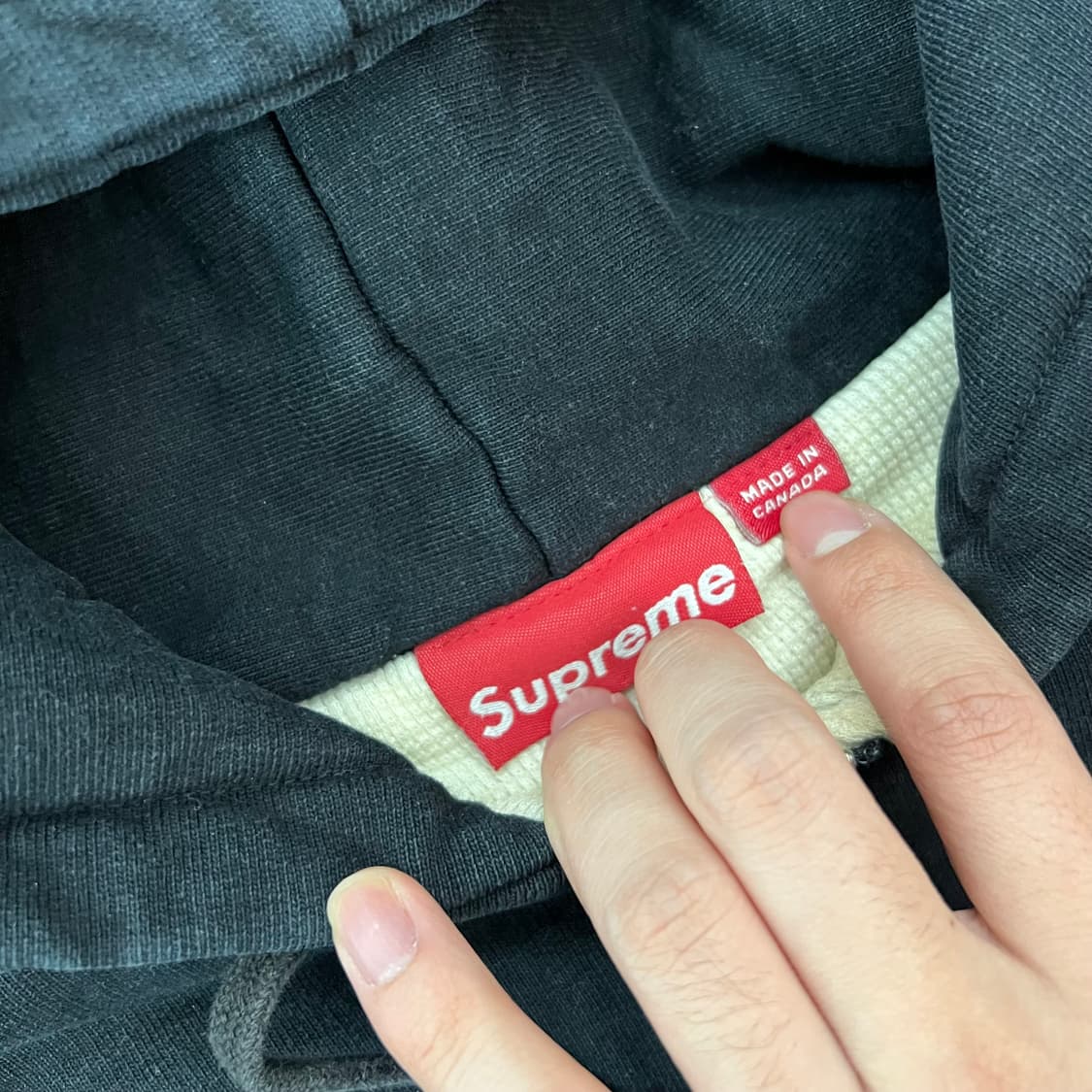 슈프림 아플리케 로고 써멀 후드집업 블랙  상품이미지8