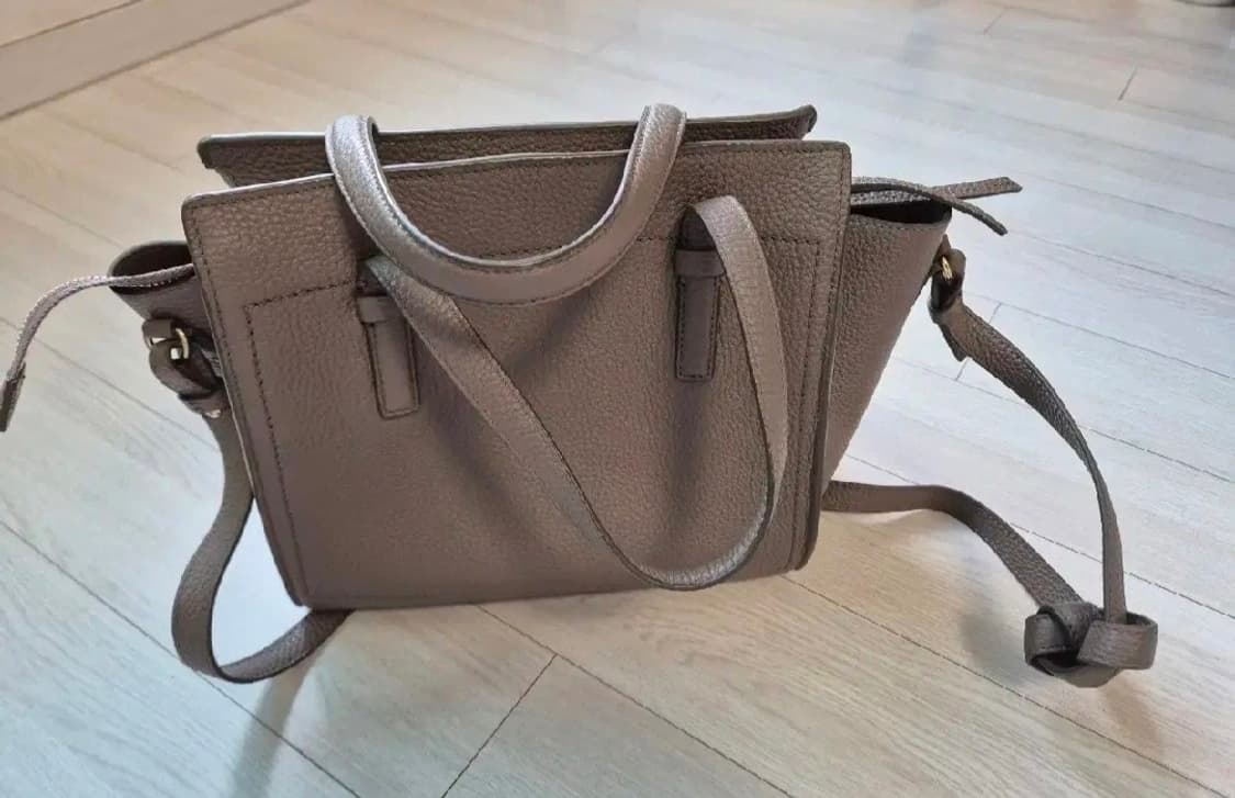 살바토레 페라가모 23SS 여성 에이미 스몰 토트숄더백 상품이미지3