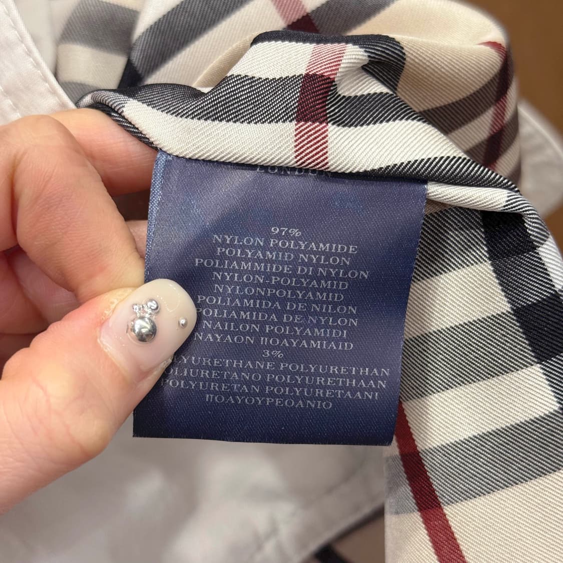 버버리 런던 싱글 자켓 노바체크 안감 3버튼 디테일 화이트 상품이미지8