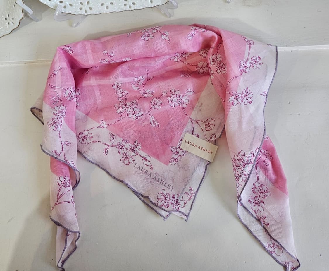 로라애슐리(LAURA ASHLEY) 벚꽃 딸기우유핑크 손수건 스카프 상품이미지5