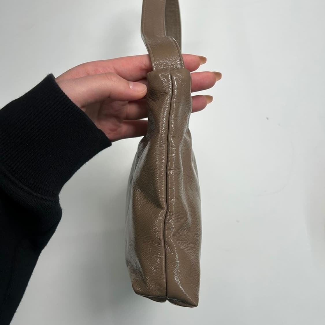 이미스 에나멜 호보백 베이지그레이 상품이미지4