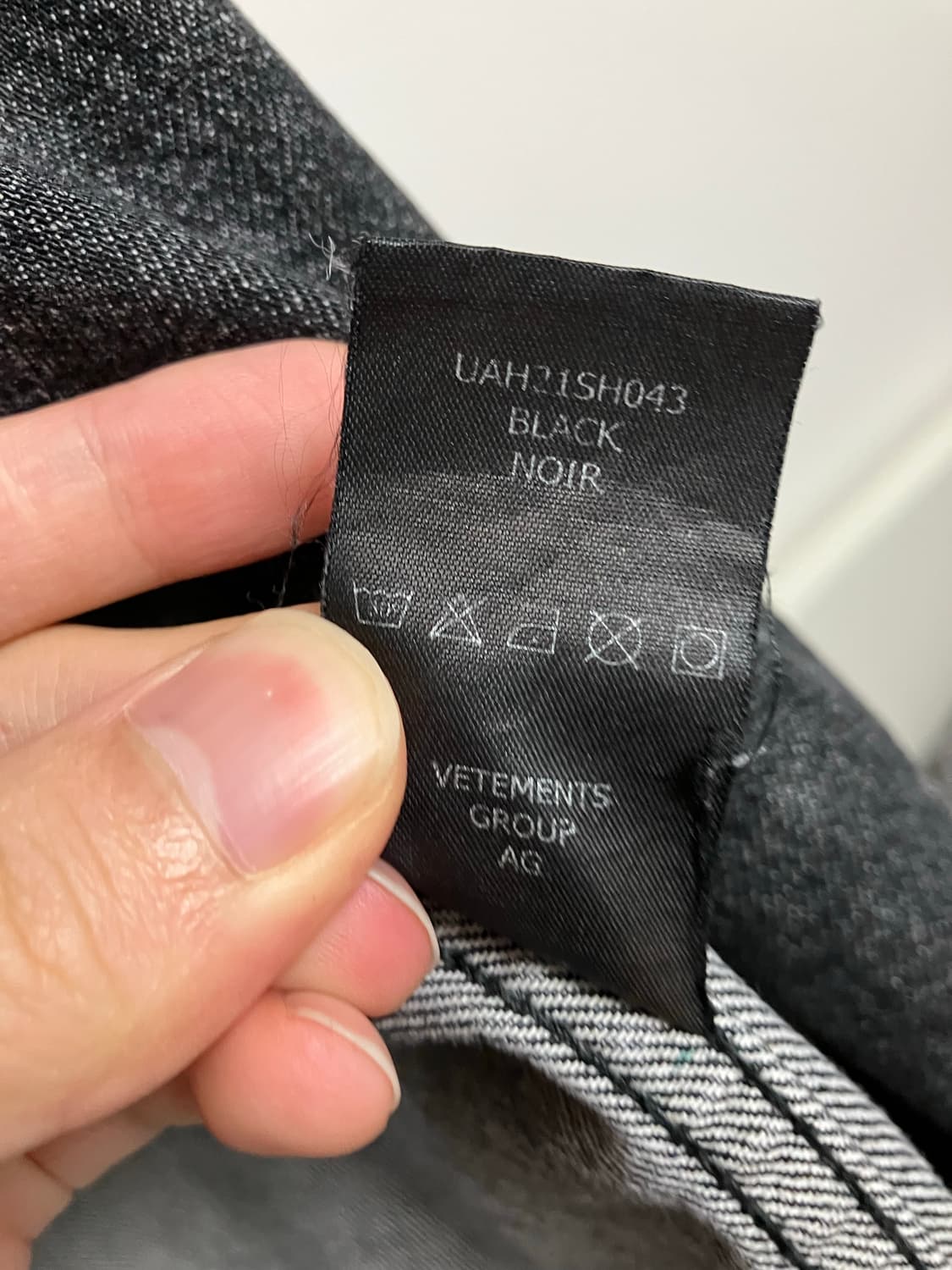 VETEMENTS 20FW 백 로고 레터링 데님 셔츠 (UAH21SH04 상품이미지8