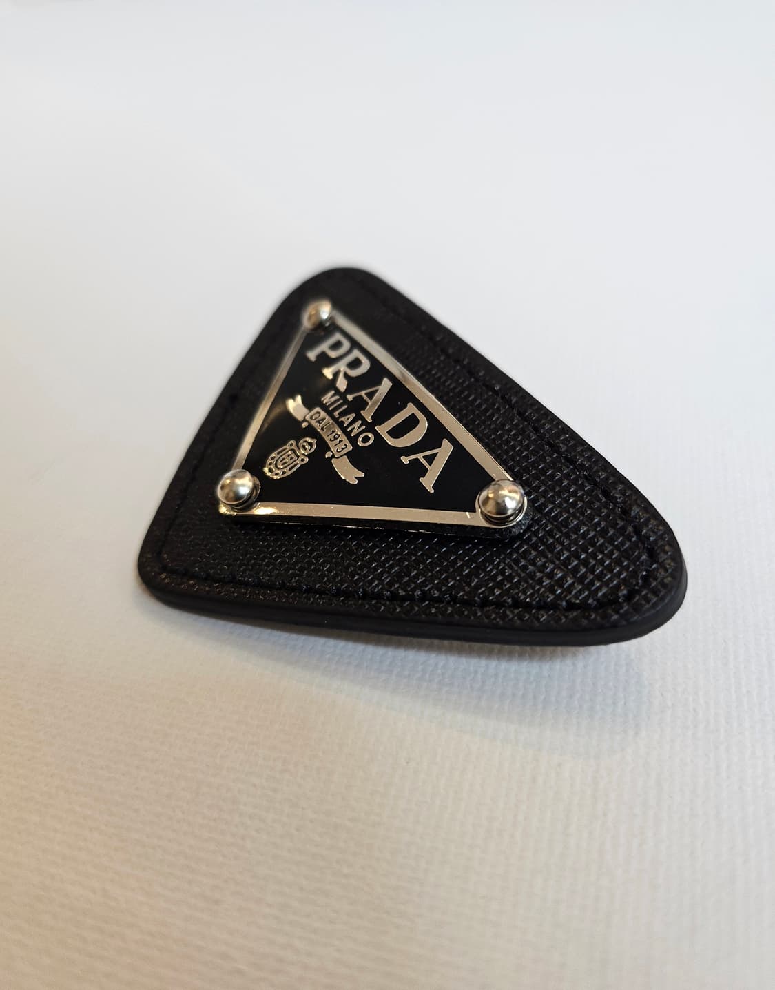 프라다 업사이클링 사피아노 삼각 브로치 (대) 상품이미지2
