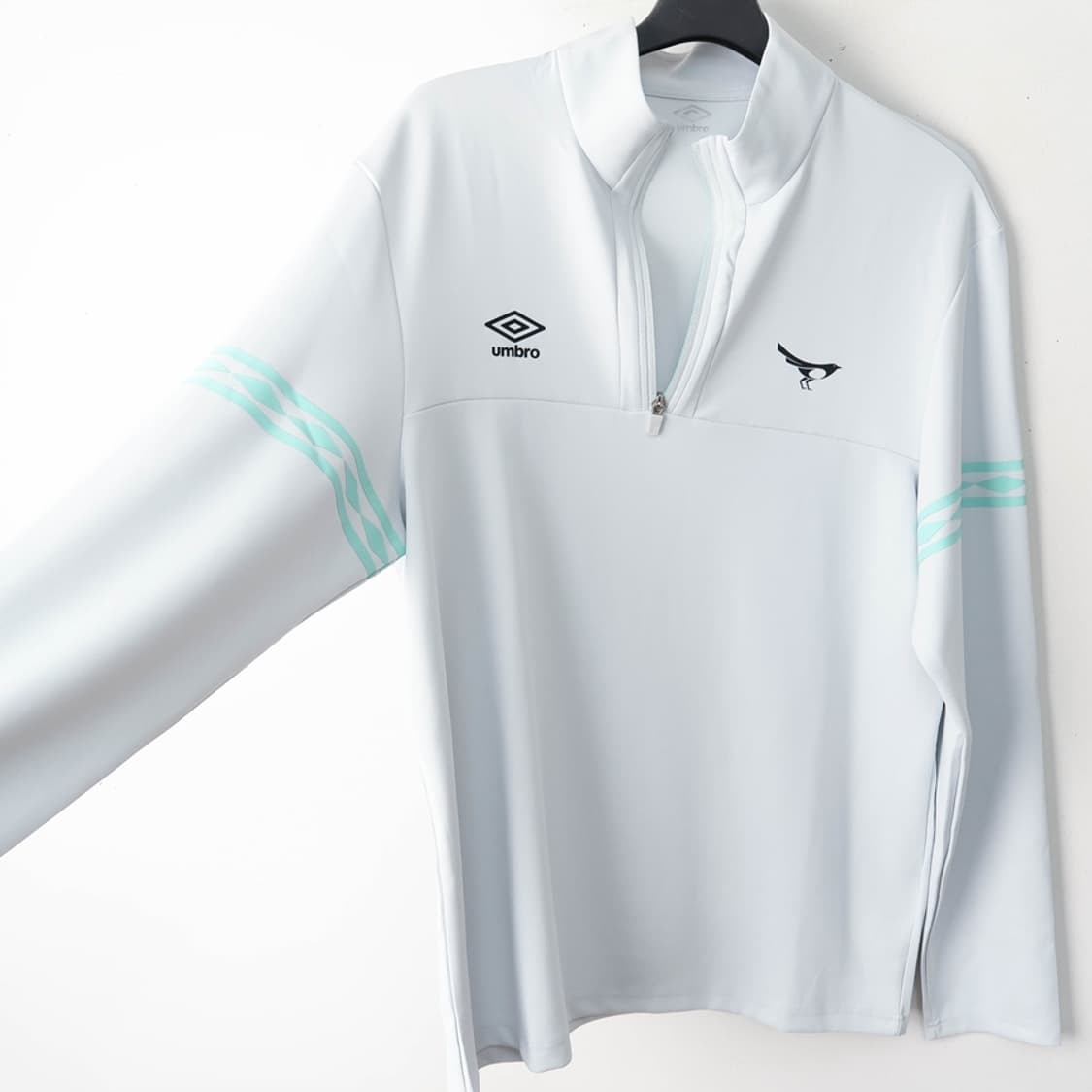 110/새상품 엄브로 성남FC 트레이닝 반집업 탑 상품이미지5