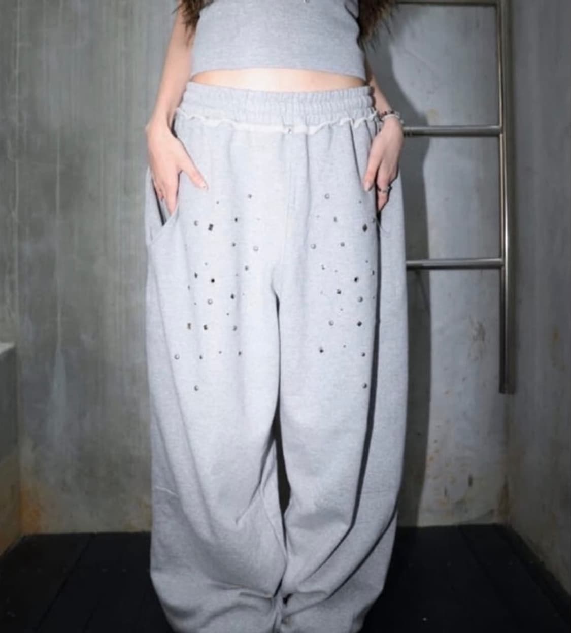 알디유 스터드팬츠 그레이 상품이미지1