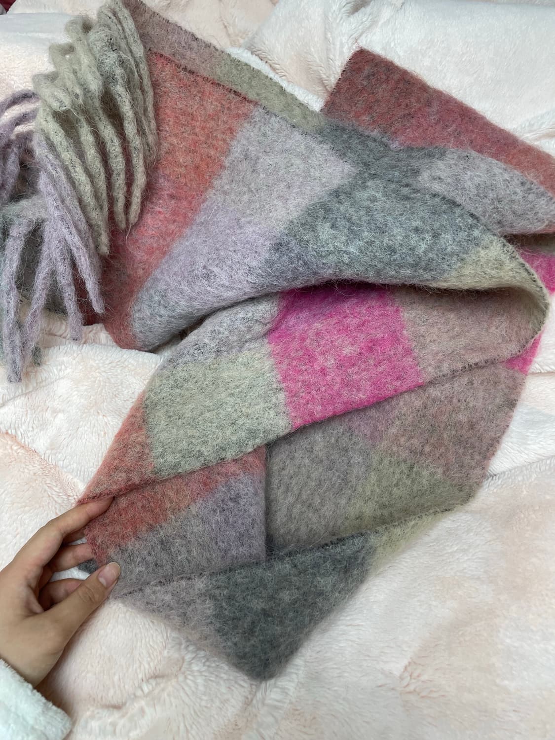 아크네 스튜디오 모헤어 머플러 상품이미지3