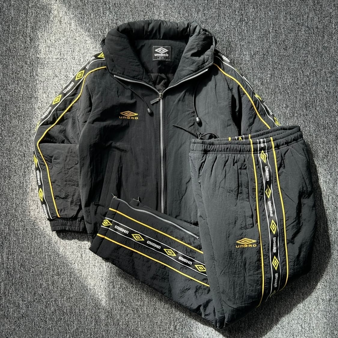 엄브로 올드스쿨 바람막이 점퍼 셋업 상품이미지1