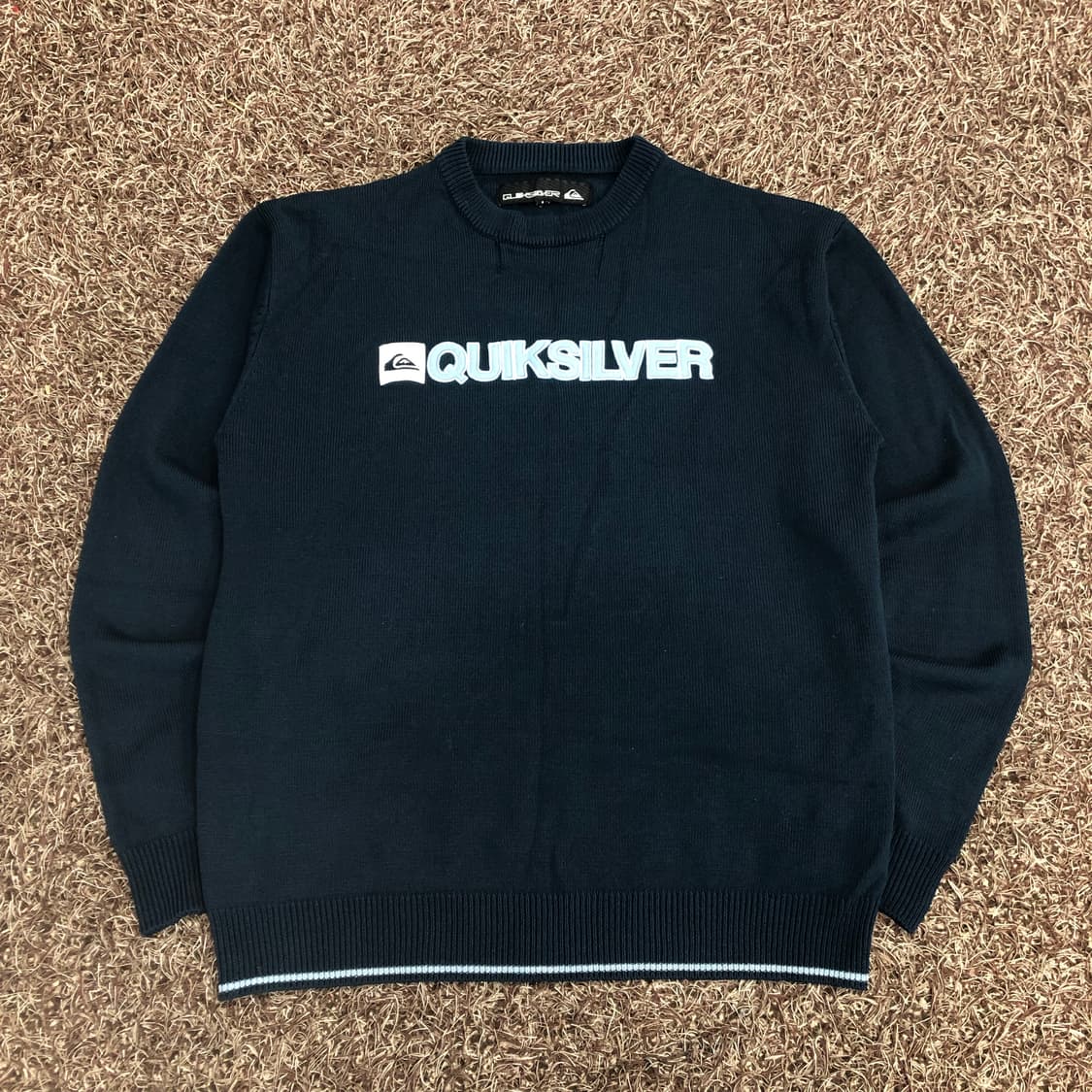 퀵실버 센터 로고 니트 상품이미지1