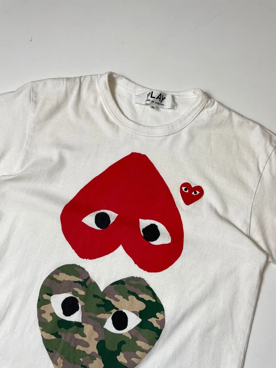 꼼데가르송 카모플라주 업사이드 다운 하트 반팔 티셔츠 PN9642 상품이미지2
