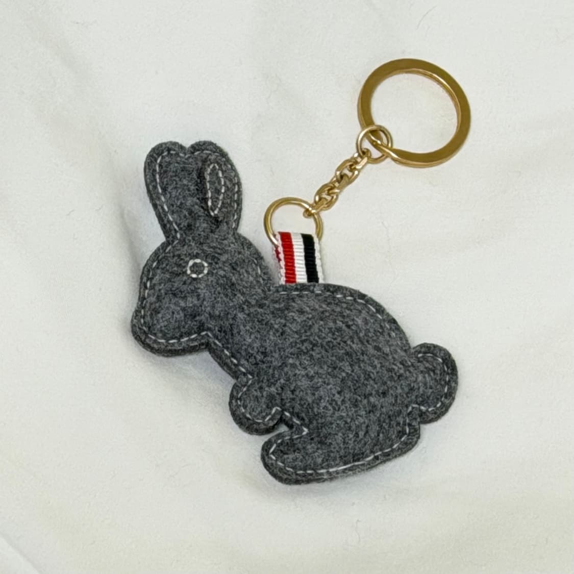 [새상품⭕️] 톰브라운 익스클루시브 버니 키링 (SSF 영수증⭕️) 상품이미지2