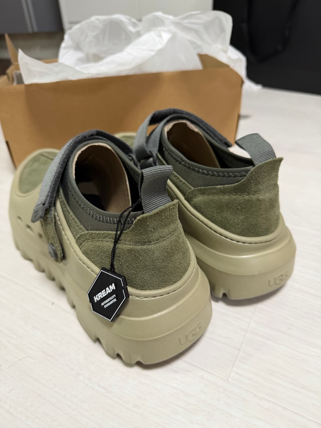 어그 피크모드 로우컷 다크올리브 모스그린  상품이미지2