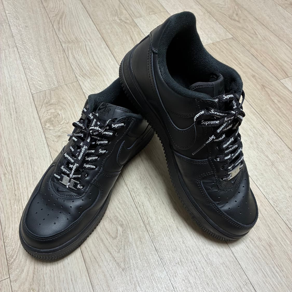 [새상품급] 나이키 x 슈프림 에어포스 1 로우 블랙 (260) 상품이미지2