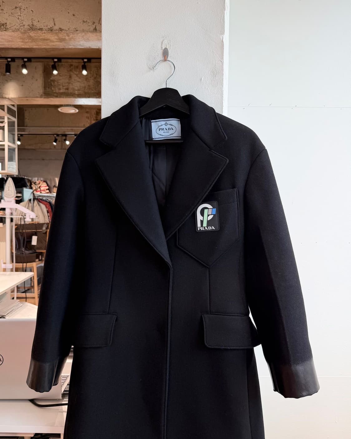 프라다 블랙 로고 울 롱코트 상품이미지3
