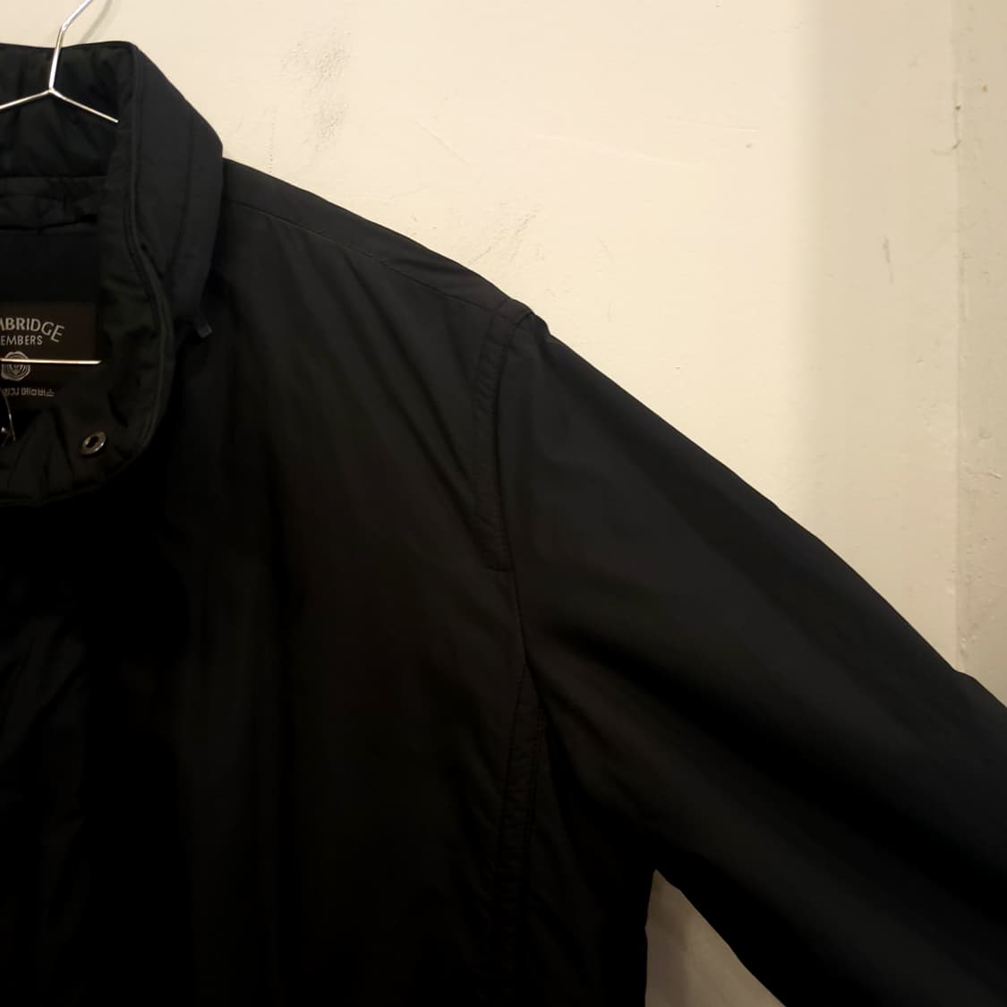 캠브리지 멤버스 차콜 하프 패딩 상품이미지1