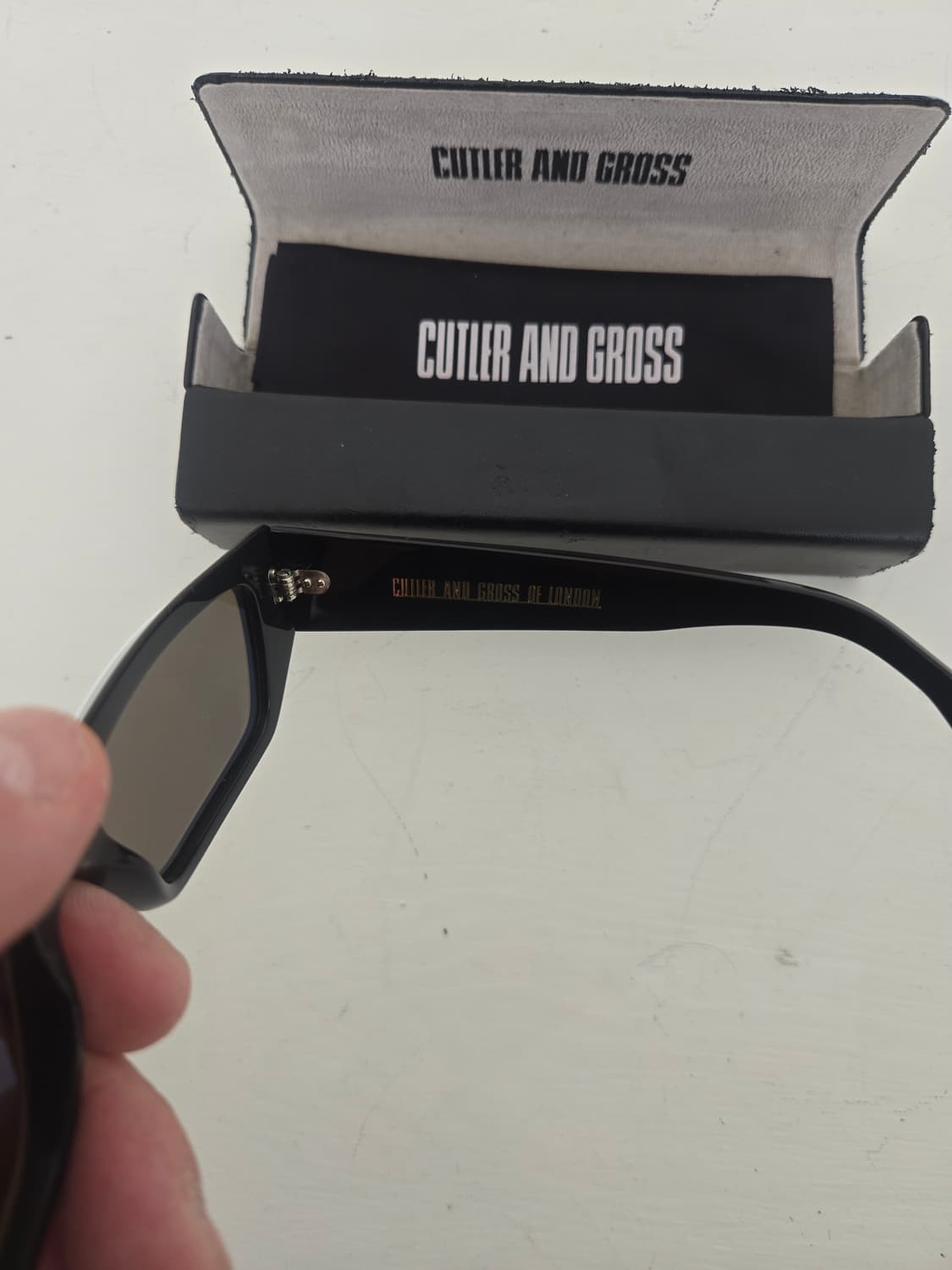 커틀러 앤 그로스 1367 browline 선글라스 white&matt 상품이미지3