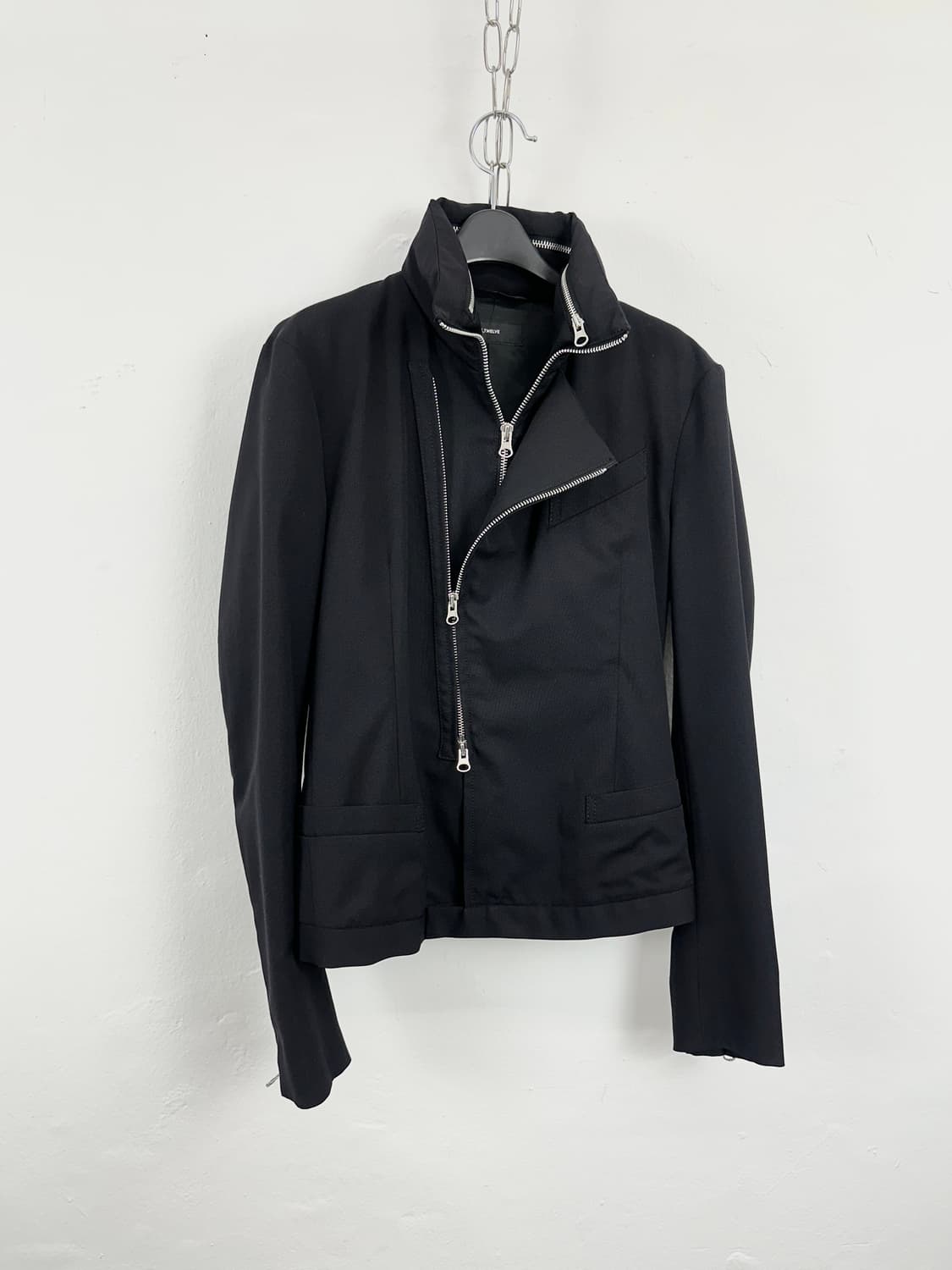 THE TWELVE Asymmetric High-Neck Double Z 상품이미지1