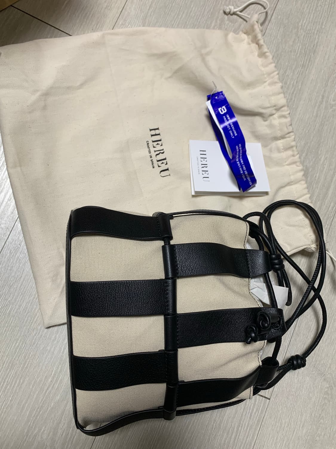 헤레우 리네라백 블랙 새상품 (정가 710,000원) 네모세모님 착용 상품이미지5