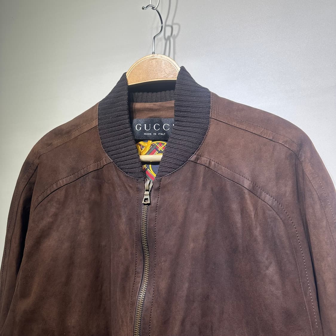 구찌 스웨이드 봄버 자켓 판매합니다 상품이미지2