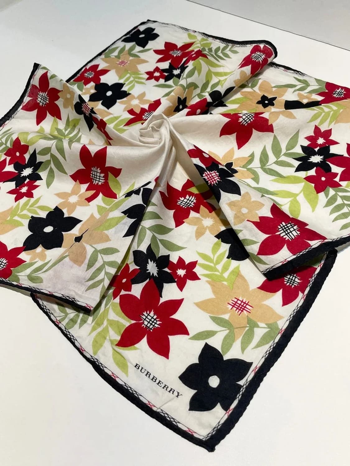 버버리 00s 시그니처 재팬 플라워 쁘띠 반다나 손수건 A1209 상품이미지2