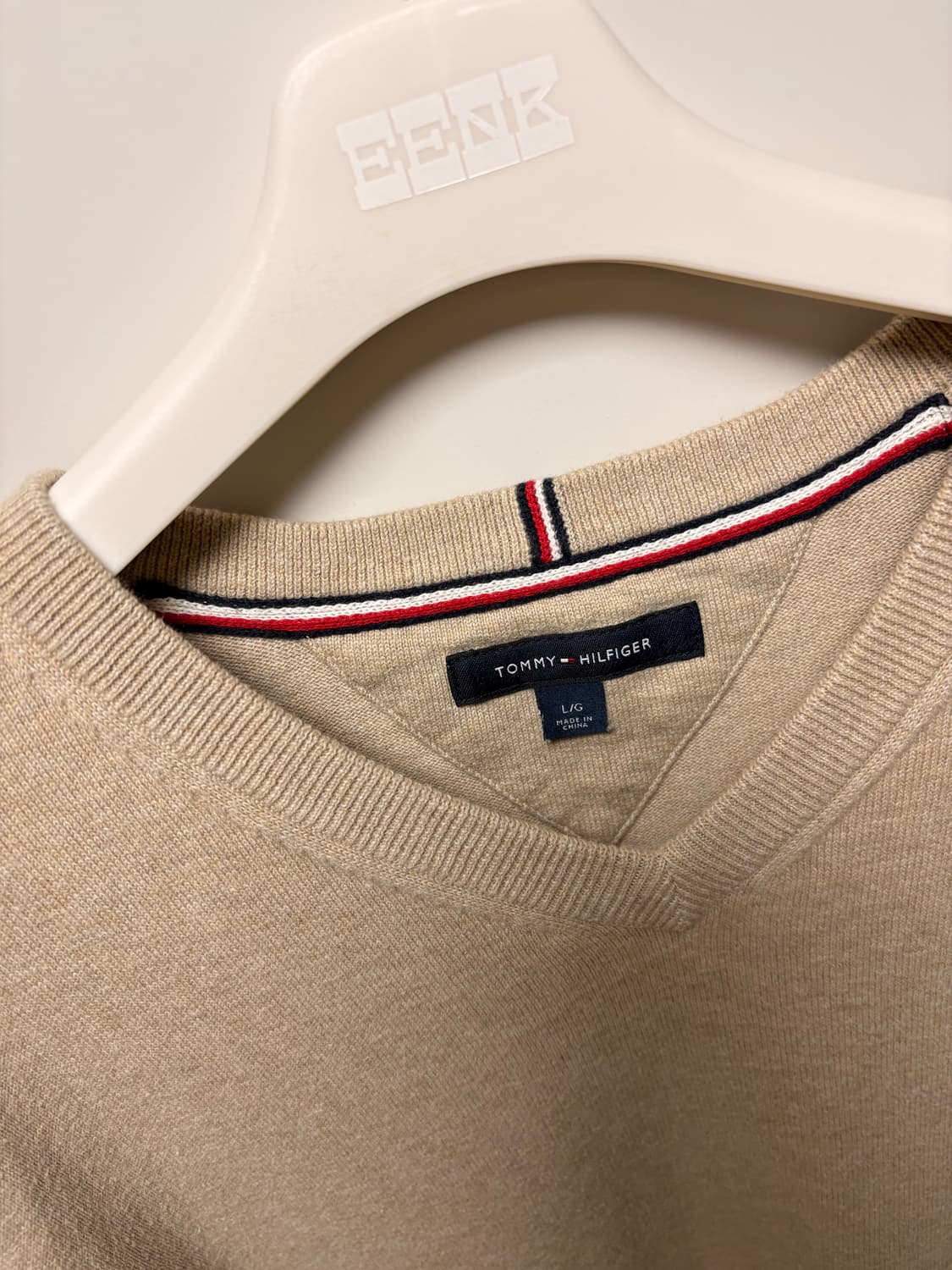 타미힐피거 베이지 V넥 니트  상품이미지2