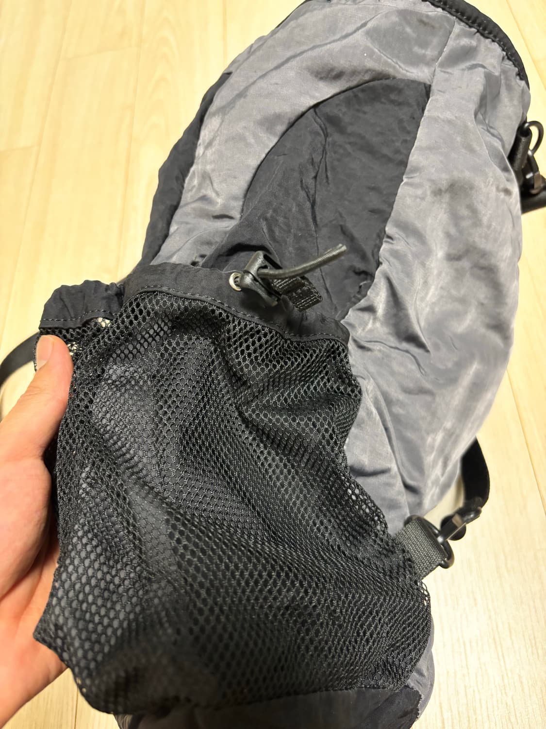 노매뉴얼 C.B 스트링 백 차콜 상품이미지5