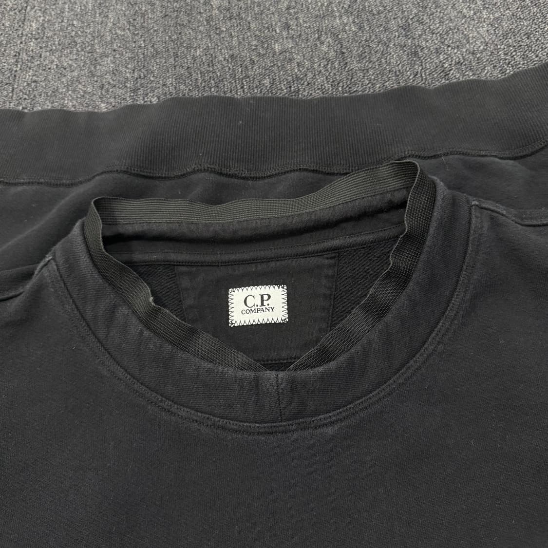 CP컴퍼니 포켓 디테일 렌즈와펜 맨투맨  상품이미지6