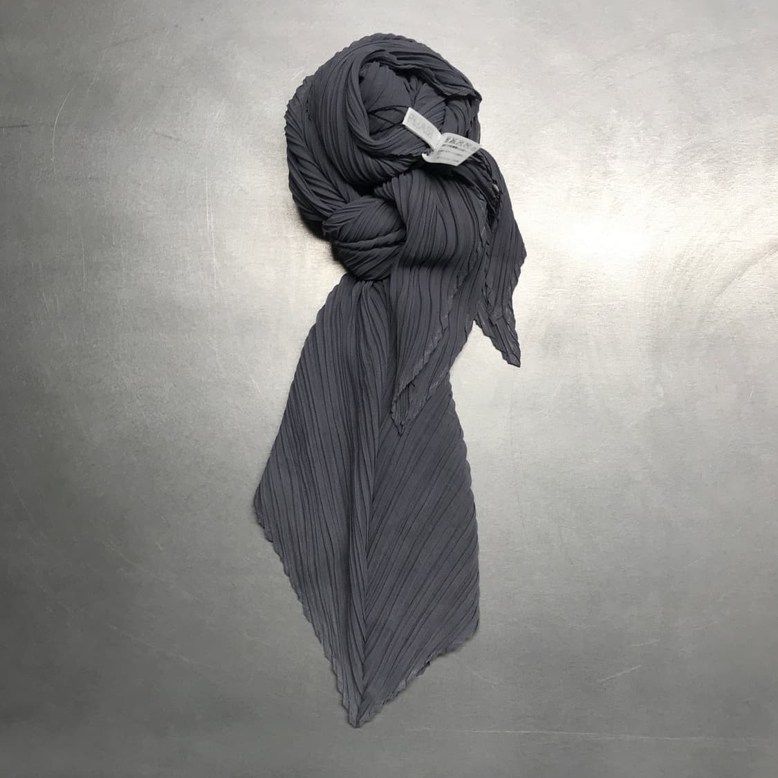 이세이 미야케 플리츠 플리즈 스카프 그레이 상품이미지1