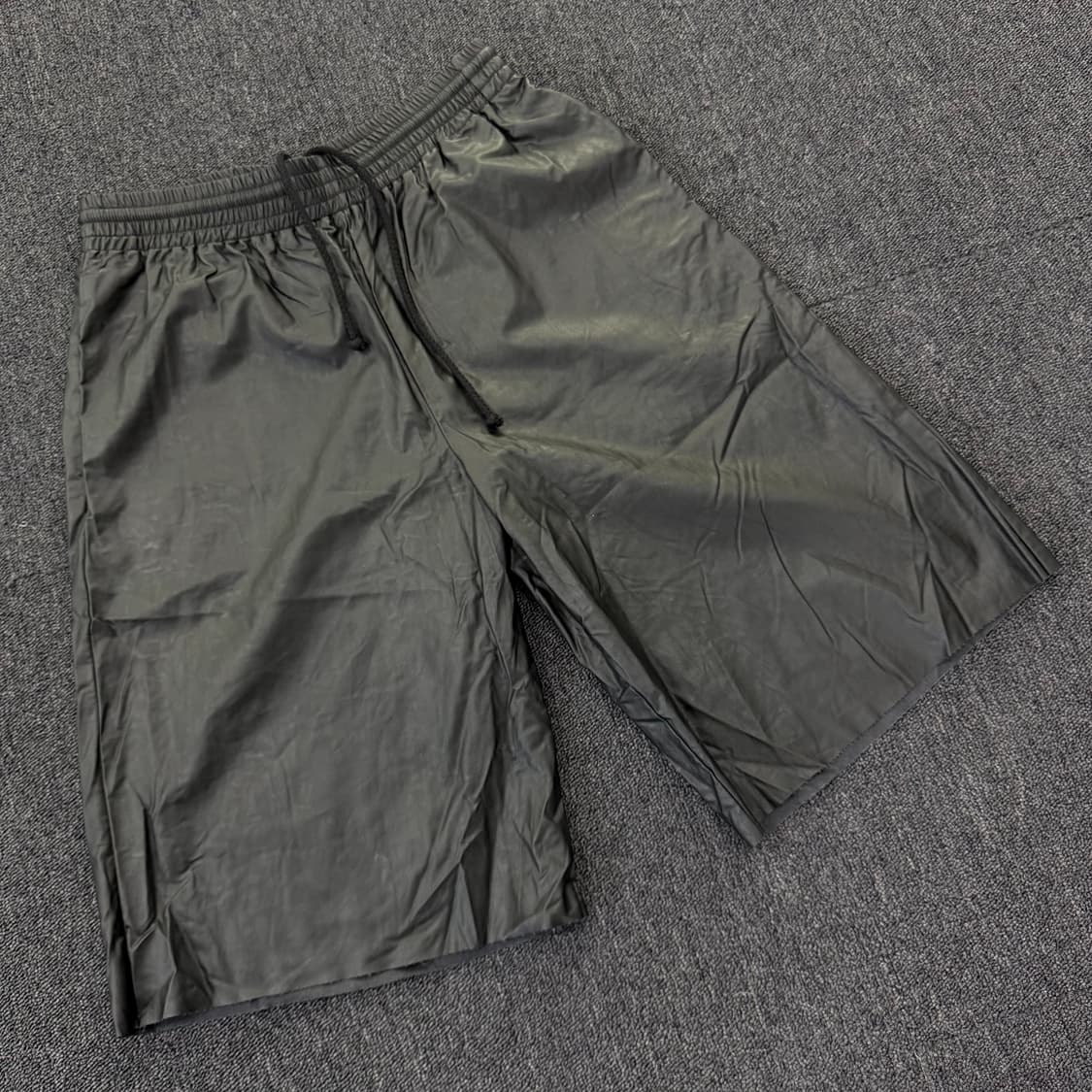 MM6 메종마르지엘라 오버사이즈 레더 쇼츠  상품이미지3